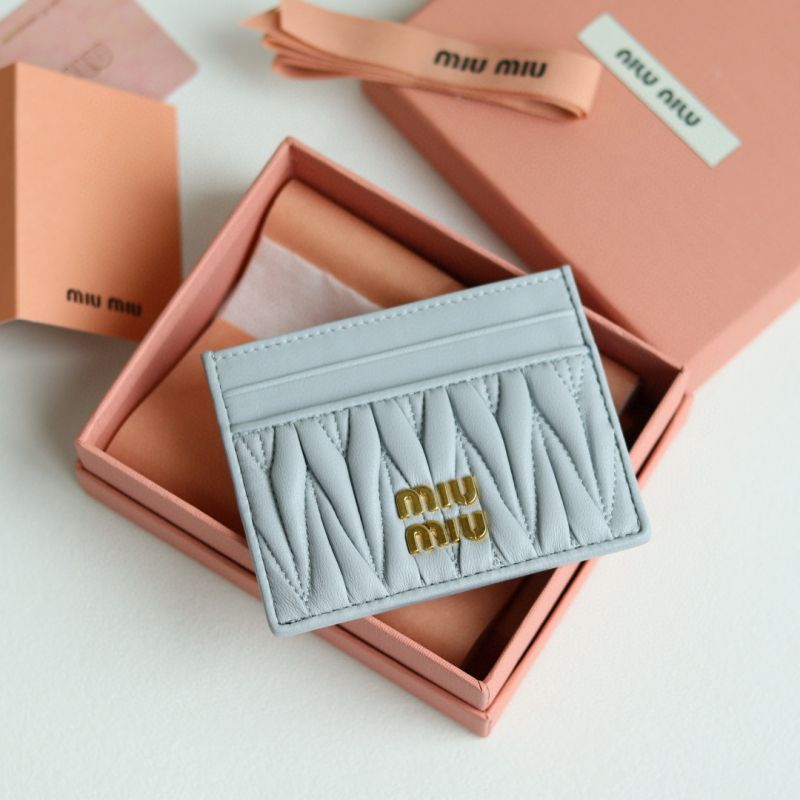 Miu Miu Kartenetui aus Matelassé-Nappaleder-Puderblau