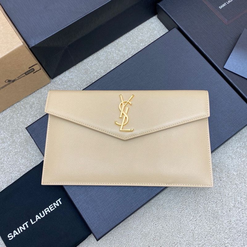 Saint Laurent UPTOWN Tasche aus Leder mit Grain-de-Poudre-Prägung-Beige