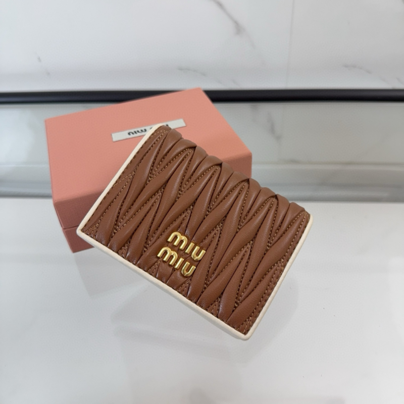 Miu Miu Taschentasche aus Nappa Leder-Brown